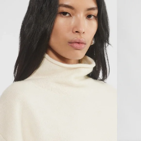 Aritzia NWT White Cashmere Mock Neck Sweater